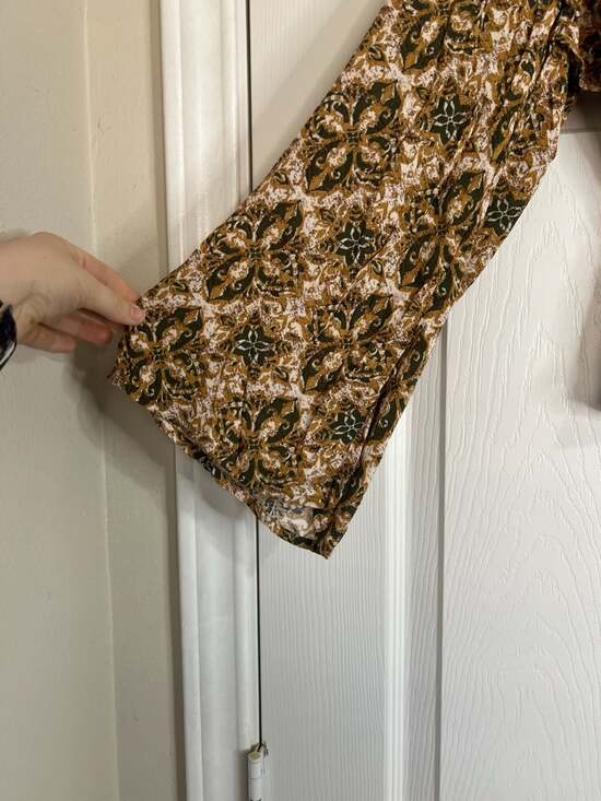 Easel Los Angeles Boho Floral Paisley Ruffle Bell Sleeve Peplum Blouse Size S - Picture 5 of 6